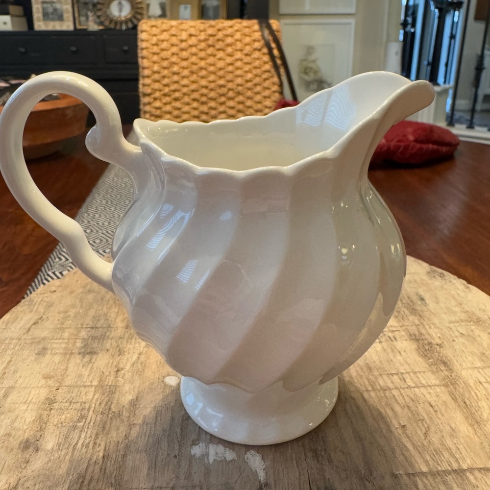 Set of vintage white creamers - Picture 5 of 7